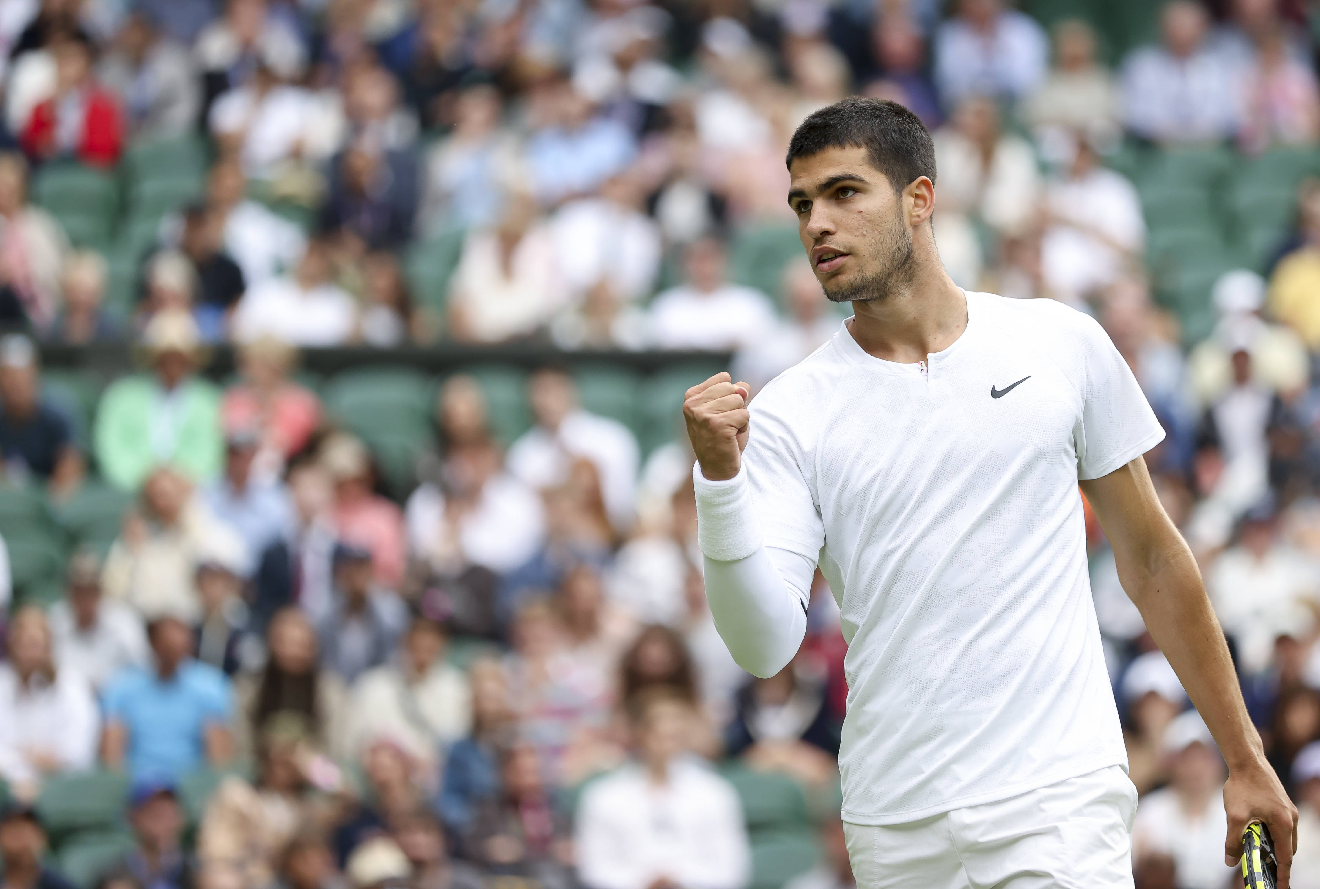 不绝于耳 不绝于耳